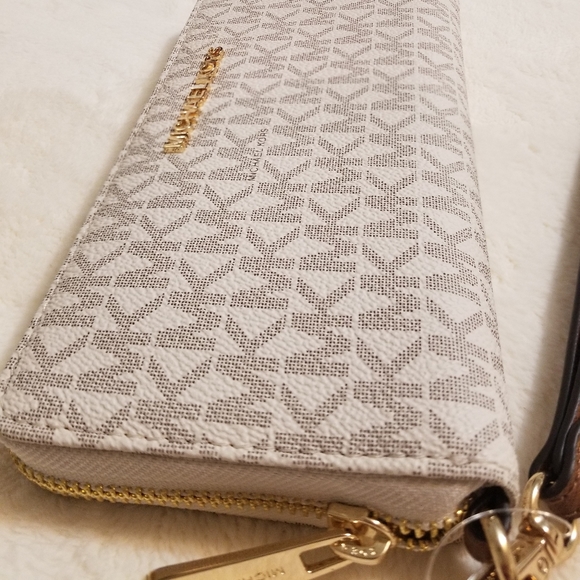 BNWT MICHAEL KORS LOGO WALLET💗 - Picture 2 of 3